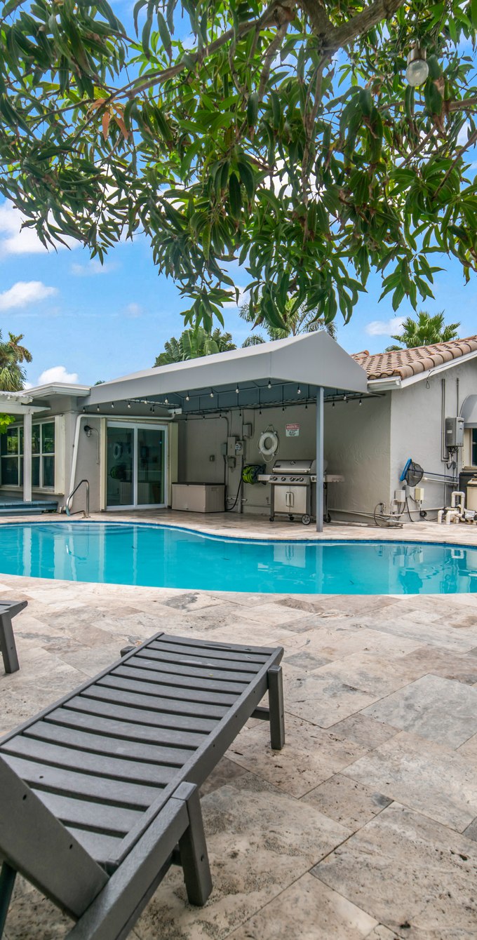 image representing an Airbnb property owner client